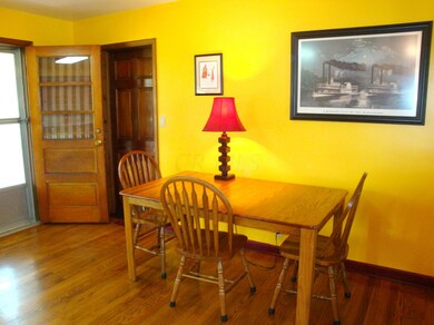 Large, Eat-In Country Kitchen