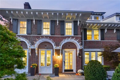 Amazing details of cornice work and architectural