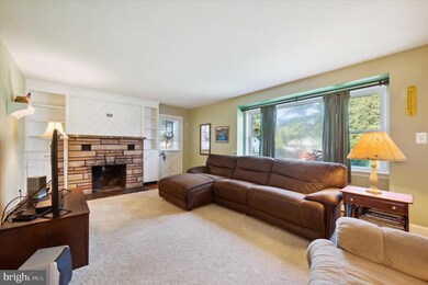 1038 Landis Ln, Hatfield, PA 19440 - photo 5