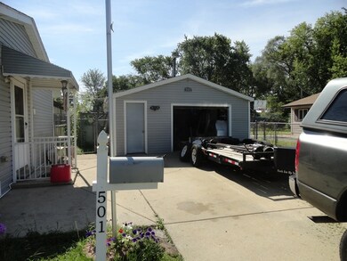 501 Waco Ln, Carpentersville, IL 60110 - photo 2