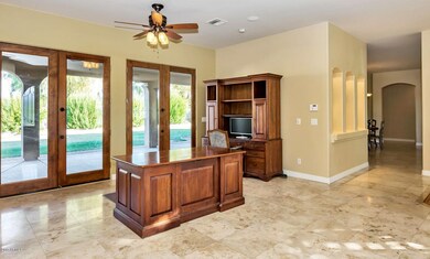 6866 E Ingram Cir-large-008-15-LivingDin