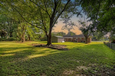 Wonderful Fenced in (new fence) back yard.