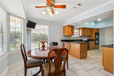 Breakfast/Kitchen