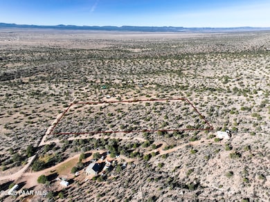 000 W Mystic Mesa Dr, Paulden, AZ 86334 - photo 6