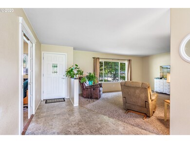 1402 Raydean Dr, Grants Pass, OR 97527 - photo 3