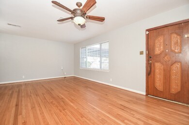 6914 Peyton St, Houston, TX 77028 - photo 3