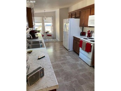 626 Opal St, Sutherlin, OR 97479 - photo 2