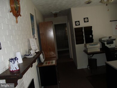 9512 Lanham Severn Rd, Lanham, MD 20706 - photo 4