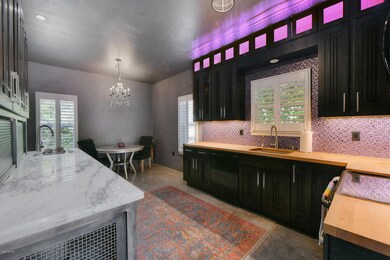 Kitchen/ Dining