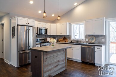 186 Lakeview Dr, Wayland, MI 49348 - photo 2