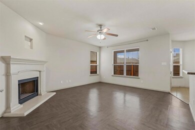 1216 Nora Ln, Denton, TX 76210 - photo 2