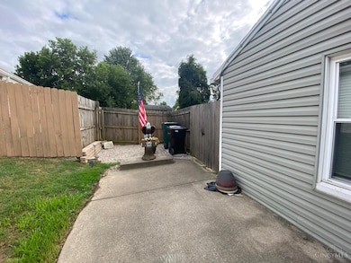 3373 Kathy Ln, Cincinnati, OH 45238 - photo 4