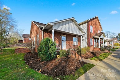 102 Brandywine Dr NE unit T1, Conover, NC 28613 - photo 3