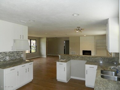 8166 Veracruz Dr, Jacksonville, FL 32211 - photo 5