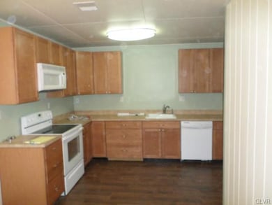 3453 Lanark Rd unit 1, Coopersburg, PA 18036 - photo 6