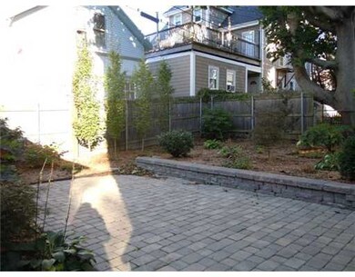 8 Everett St unit 2, Newport, RI 02840 - photo 3