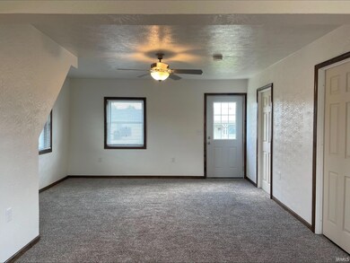 302 W Pleasant St, Churubusco, IN 46723 - photo 3