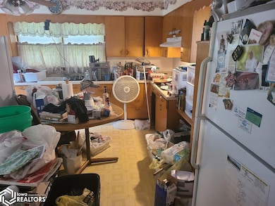 1902 W Fulliam Ave, Muscatine, IA 52761 - photo 5