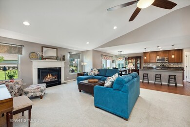 1132 Kingsmill Dr, Algonquin, IL 60102 - photo 2