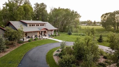 A top circle driveway allows for easy access for g