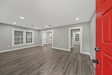 203 E Southland Ave, Alvin, TX 77511 - photo 4