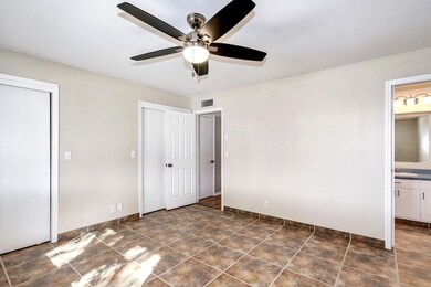 6.   MasterBedroom (2)