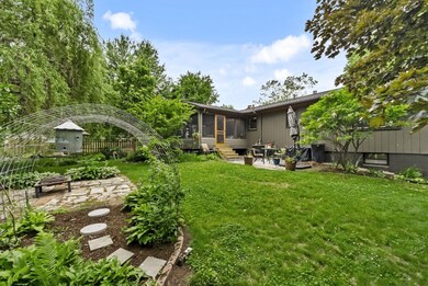 4-web-or-mls-710 Woodland Way-28