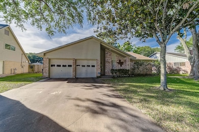 2725 El Camino St, Bay City, TX 77414 - photo 5