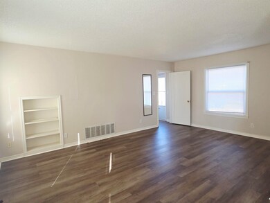 901 W Illinois Ave, Enid, OK 73701 - photo 5