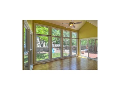 Bright eat-in kitchen area!