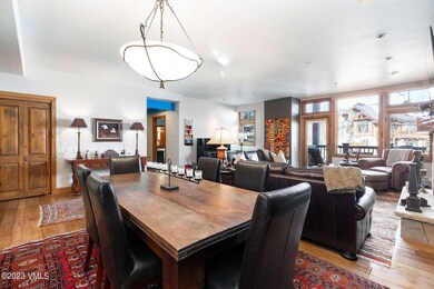 alpine_club_305_interior_dining