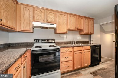 9110 Tumbleweed Run unit J, Laurel, MD 20723 - photo 4