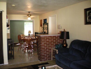 LIVING RM/DINING
