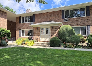 265 Edmunton Dr unit I-12, North Babylon, NY 11703 - photo 3