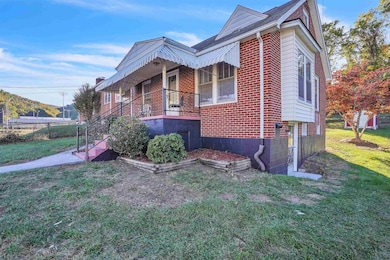 410 Draper Ave, Pulaski, VA 24301 - photo 2