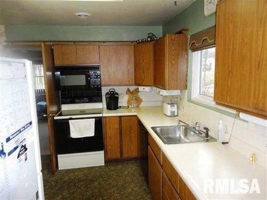 1819 W Kimberly Rd, Davenport, IA 52806 - photo 3