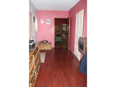 Entry/Foyer.