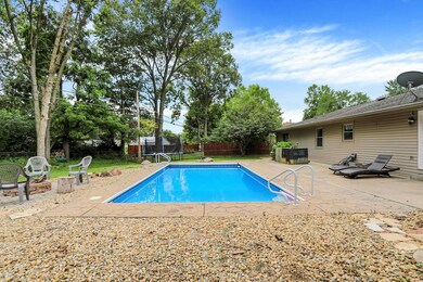 3341 Flintwood Dr, Columbus, IN 47203 - photo 4