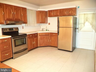 7709 Ashdale Rd, Capitol Heights, MD 20743 - photo 4