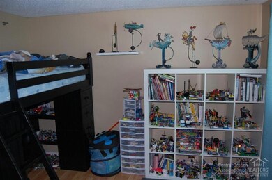 1253 NE Hollinshead Dr, Bend, OR 97701 - photo 4