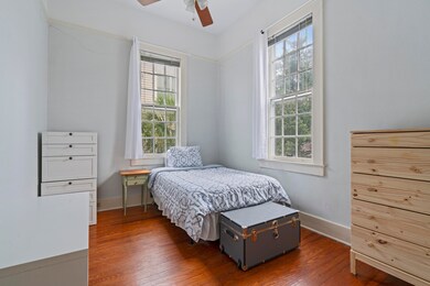 84 Bull St B