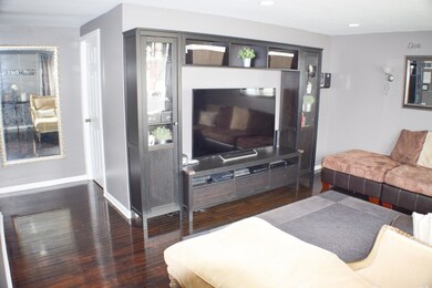 100 Siesta Rd, Carpentersville, IL 60110 - photo 4