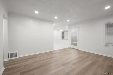 15524 Ego Ave, Eastpointe, MI 48021 - photo 4