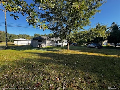 904 Rowland Rd, Leonard, MI 48367 - photo 2