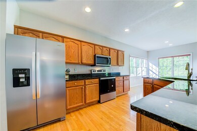 Kitchen w/ brand new ss appliances, granite counte