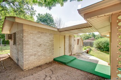 1222 E Common St, New Braunfels, TX 78130 - photo 3