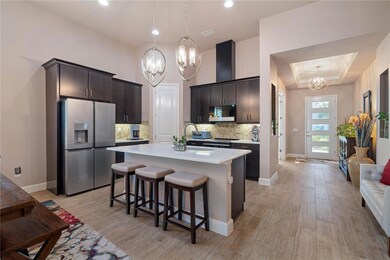 Premium Kitchen w/Stainless Steel Appliances & Breakfast Bar