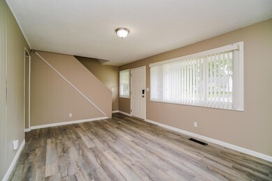 526 Virginia Cir W, Columbus, OH 43213 - photo 7