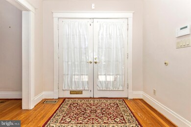 8931 Colesville Rd, Silver Spring, MD 20910 - photo 5