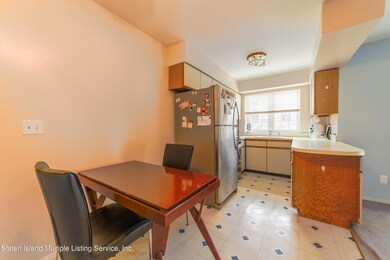 65 Elmwood Park Dr unit 8, Staten Island, NY 10314 - photo 6